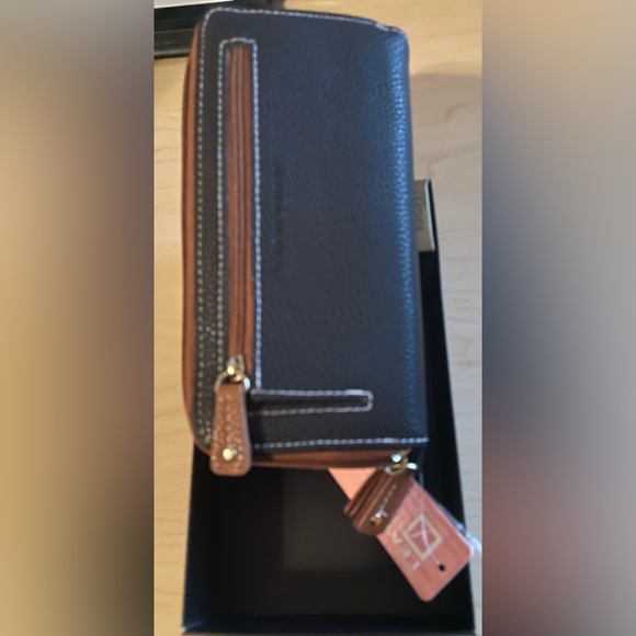 Brand New! Stone Mountain leather wallet - Picture 5 of 5